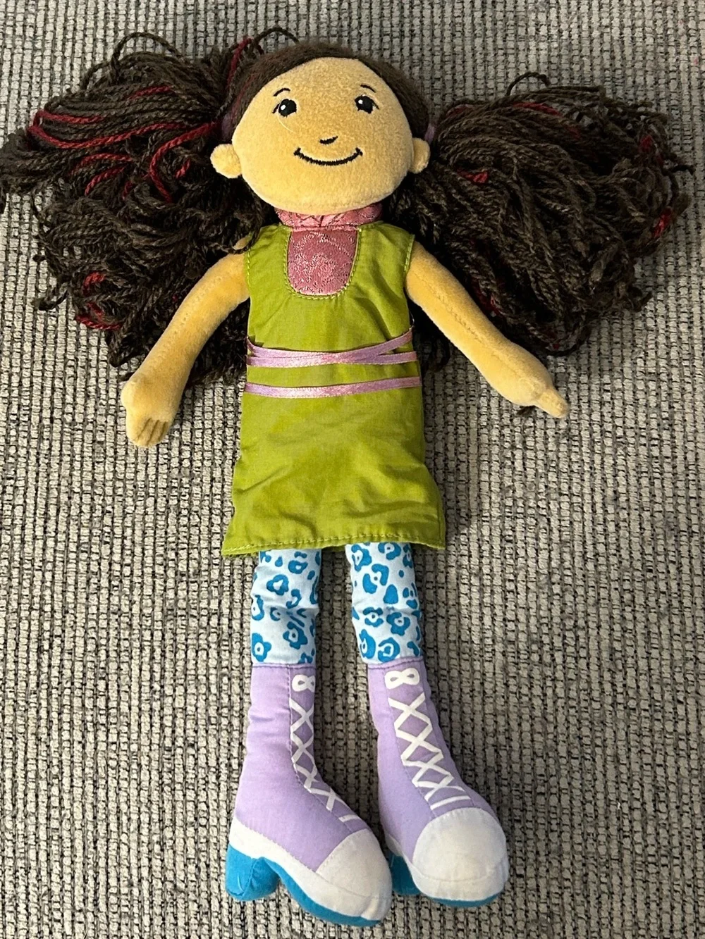 groovy girls BINDI doll Manhattan toys cloth doll with green dress 2003